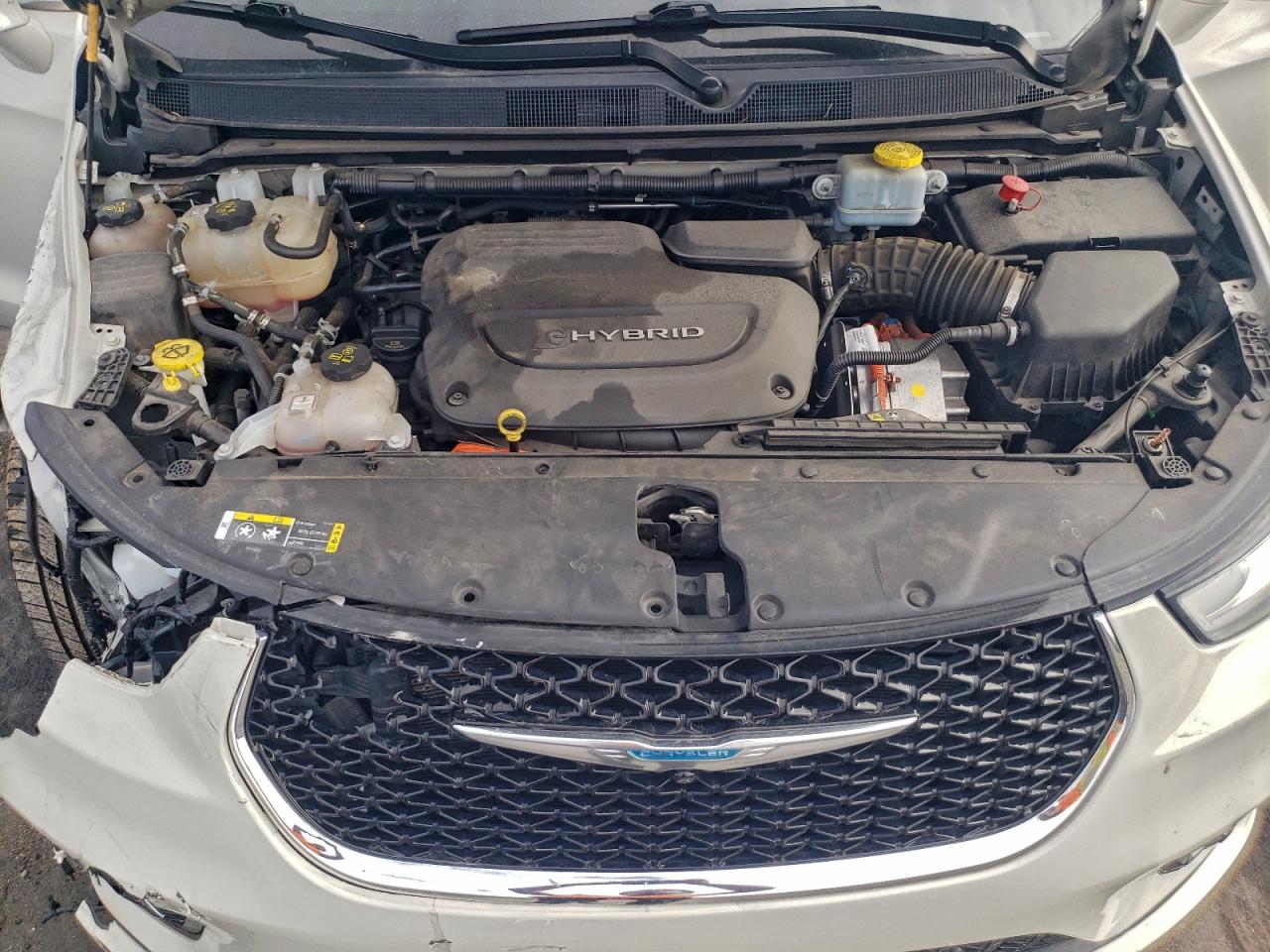 Chrysler Pacifica Hybrid Touring L Image 8