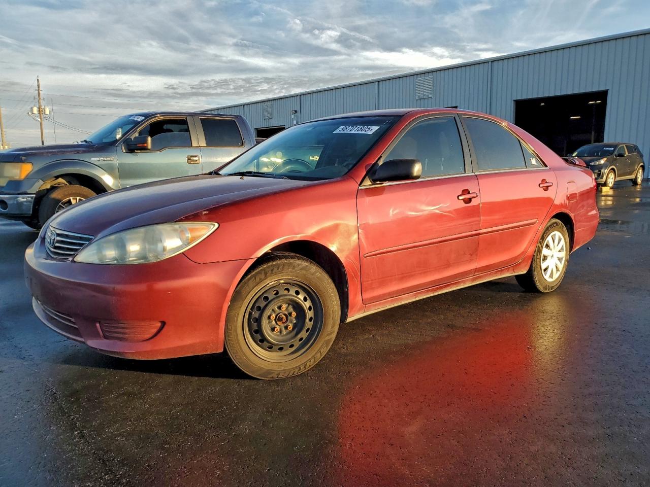 Toyota Camry Le Image 1