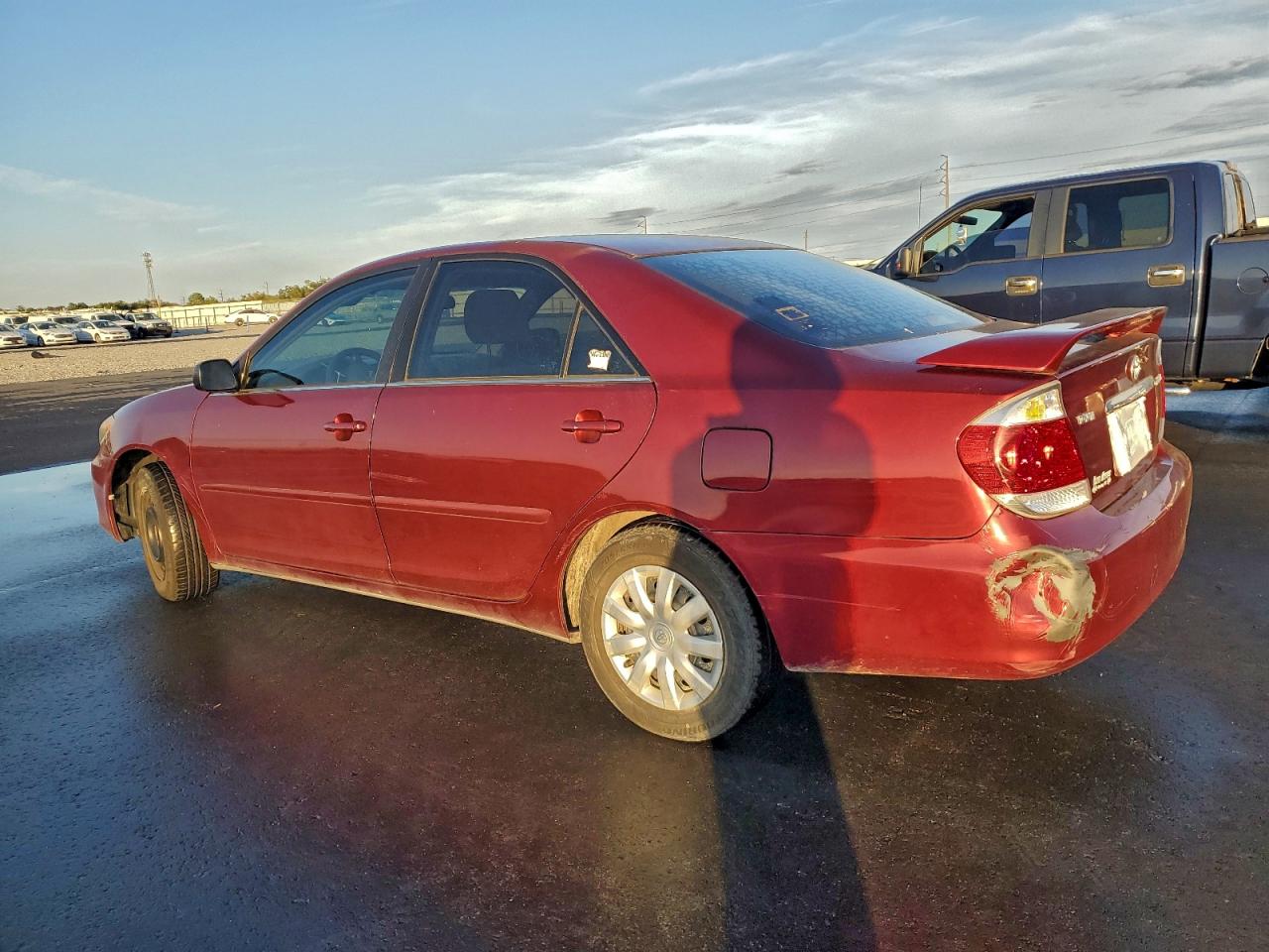 Toyota Camry Le Image 4