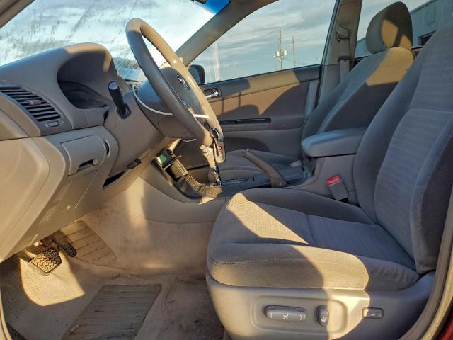 Toyota Camry Le Image 9