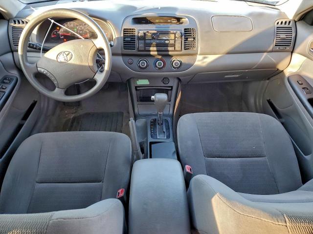 Toyota Camry Le Image 6