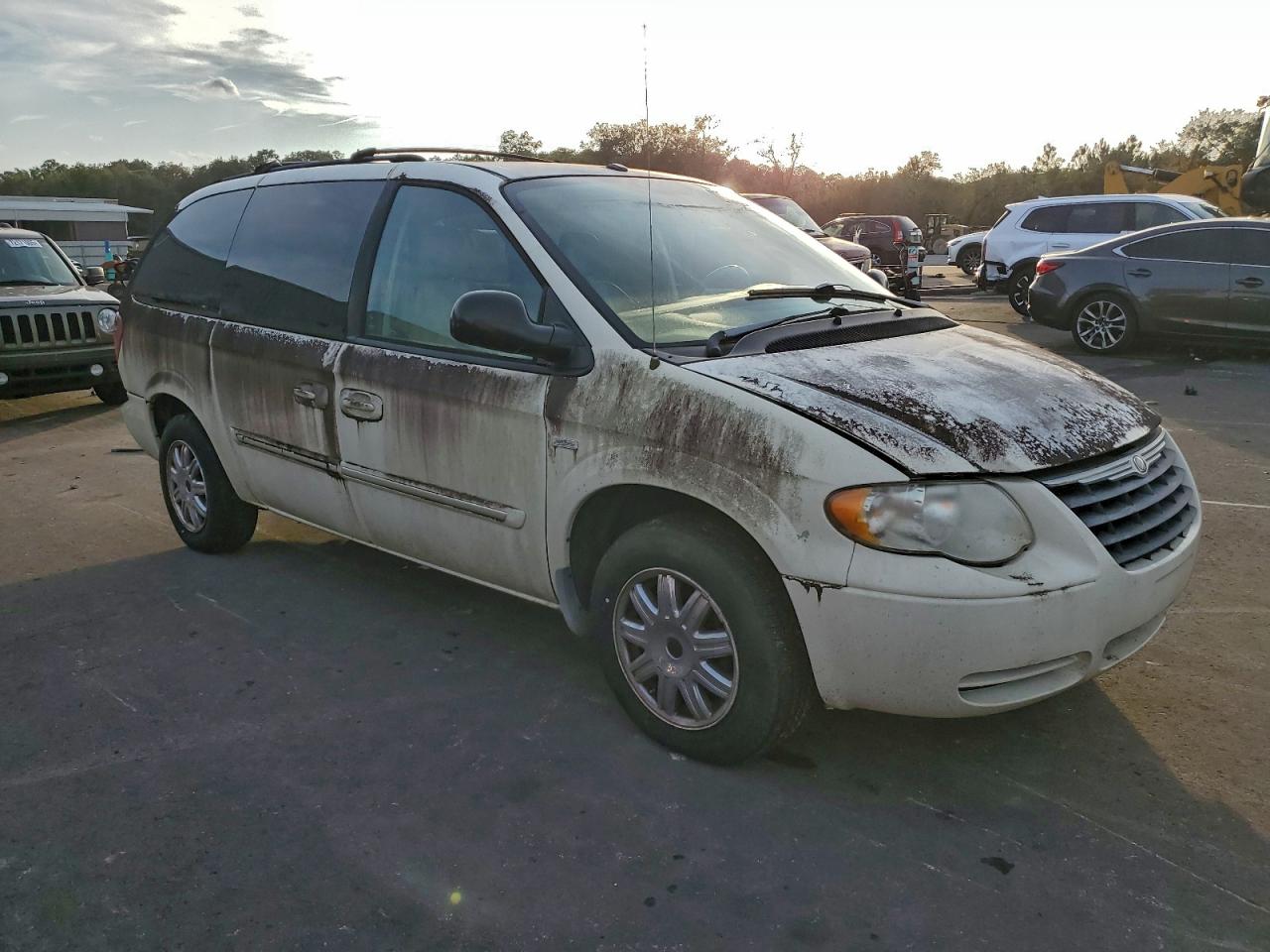 Chrysler Minivan Touring Image 3