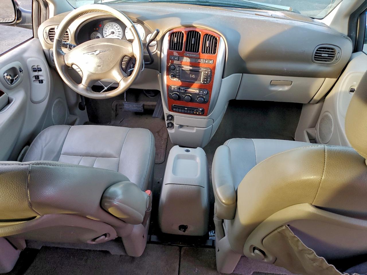 Chrysler Minivan Touring Image 13