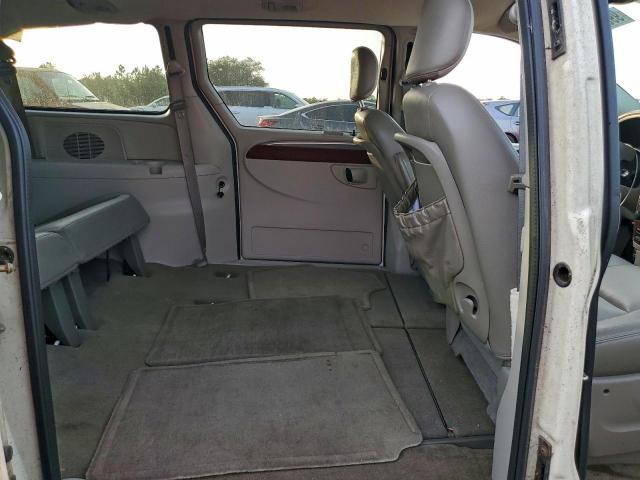 Chrysler Minivan Touring Image 5