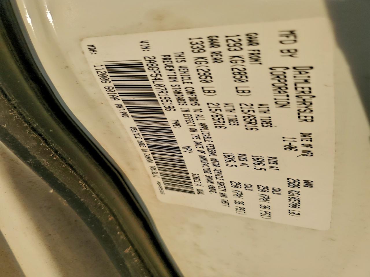 Chrysler Minivan Touring Image 8