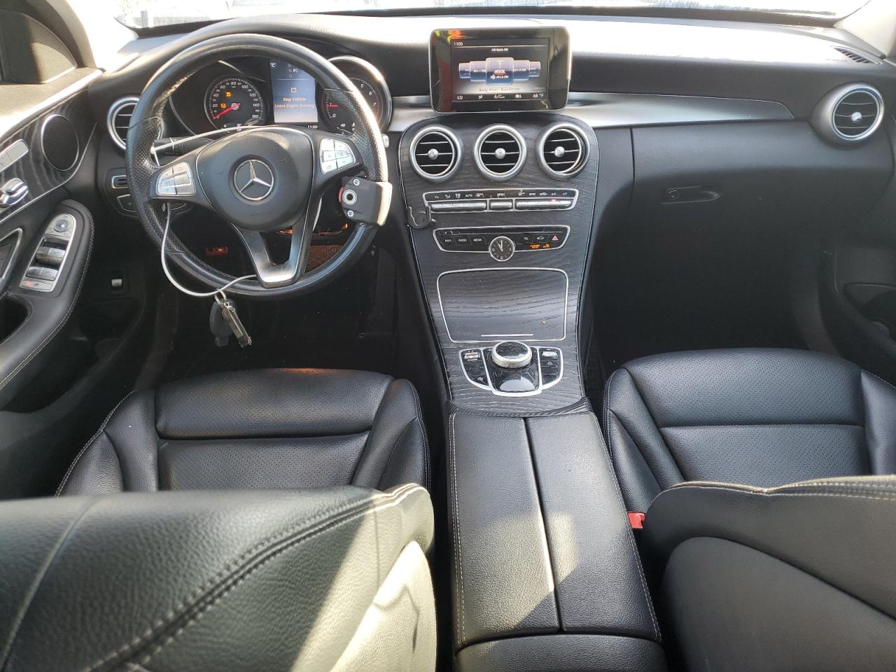 Mercedes-Benz C-Class 300 Image 4