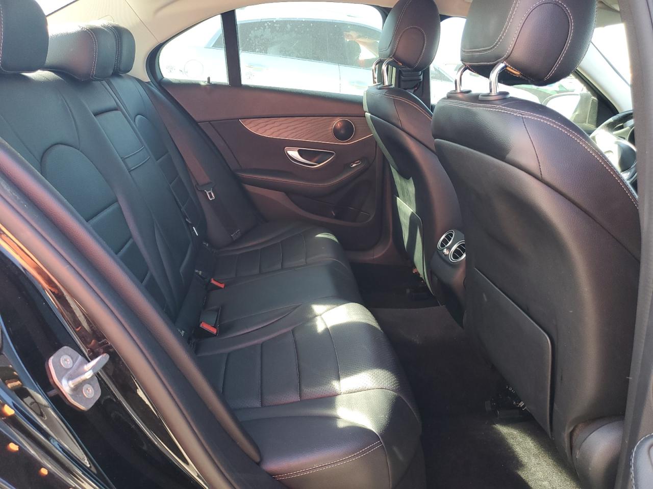 Mercedes-Benz C-Class 300 Image 10