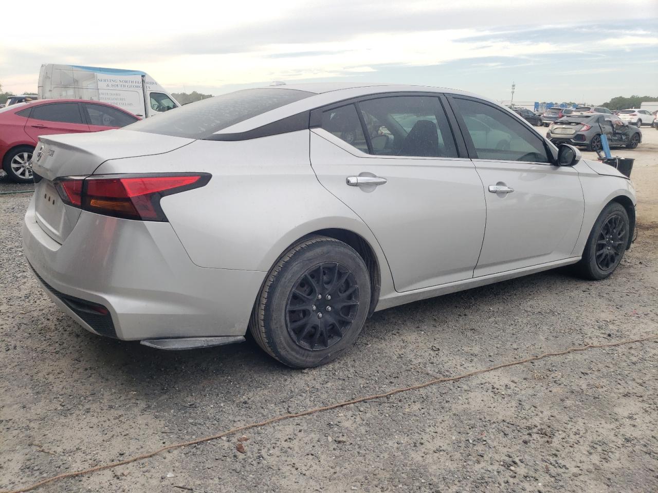 Nissan Altima S Image 5