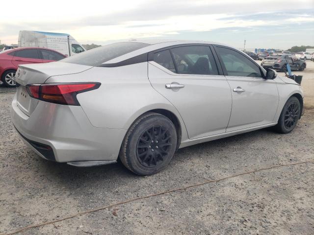 Nissan Altima S Image 5