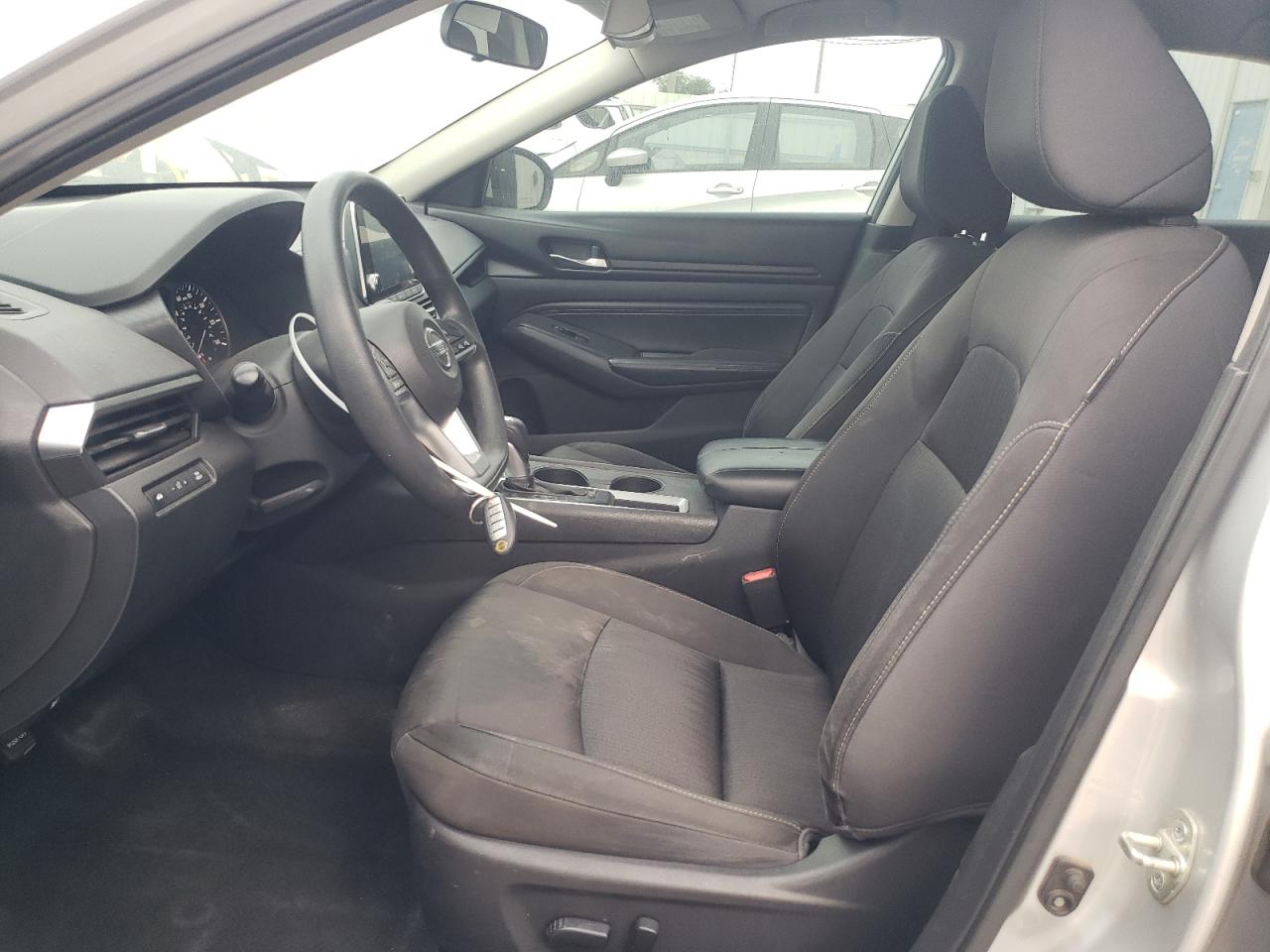 Nissan Altima S Image 4