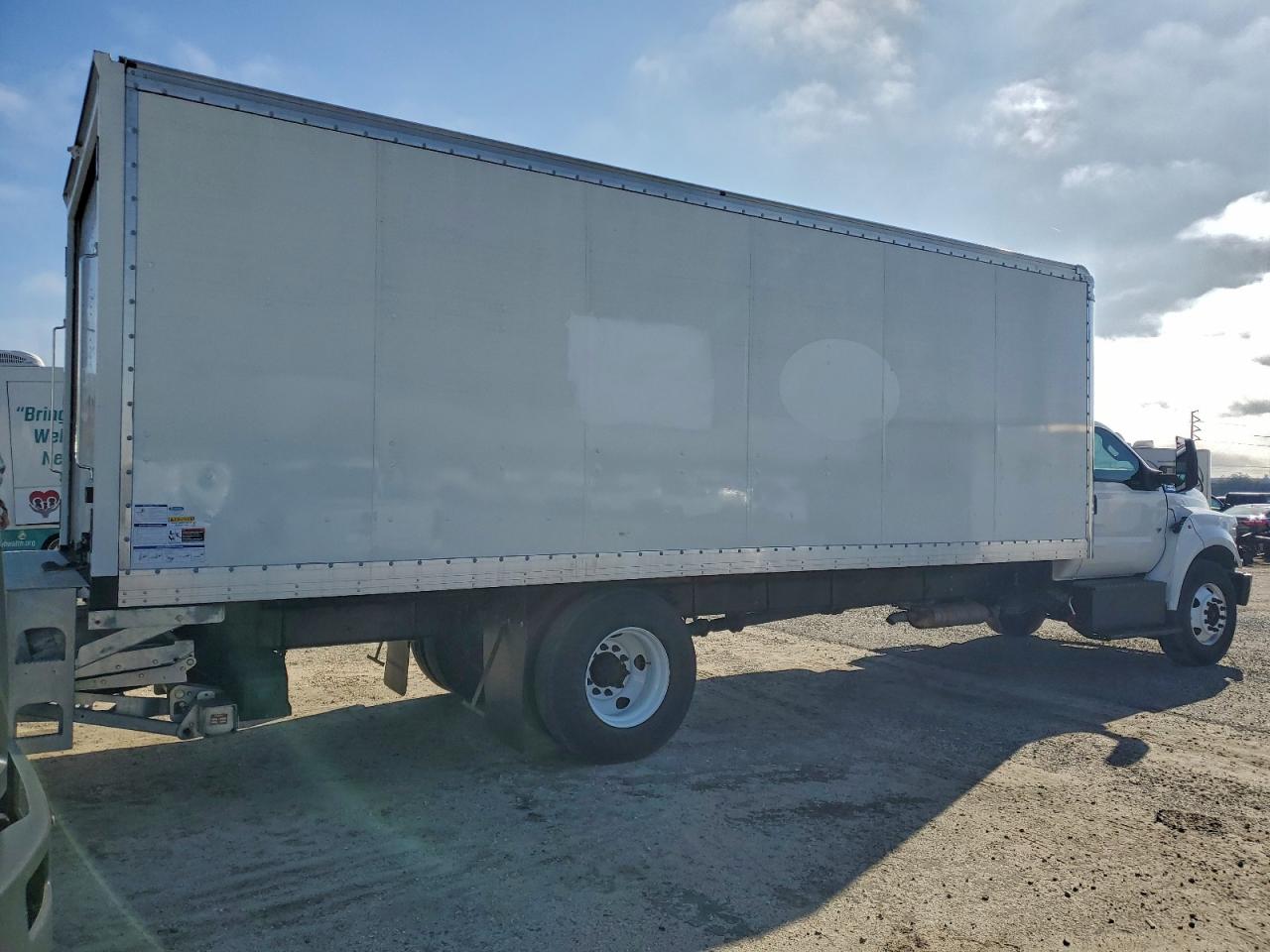 Ford F-650 Super Duty Image 4