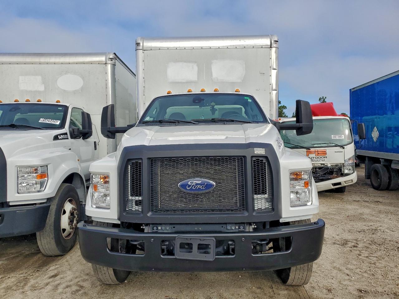 Ford F-650 Super Duty Image 9