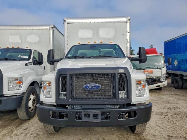 Ford F-650 Super Duty Image 9