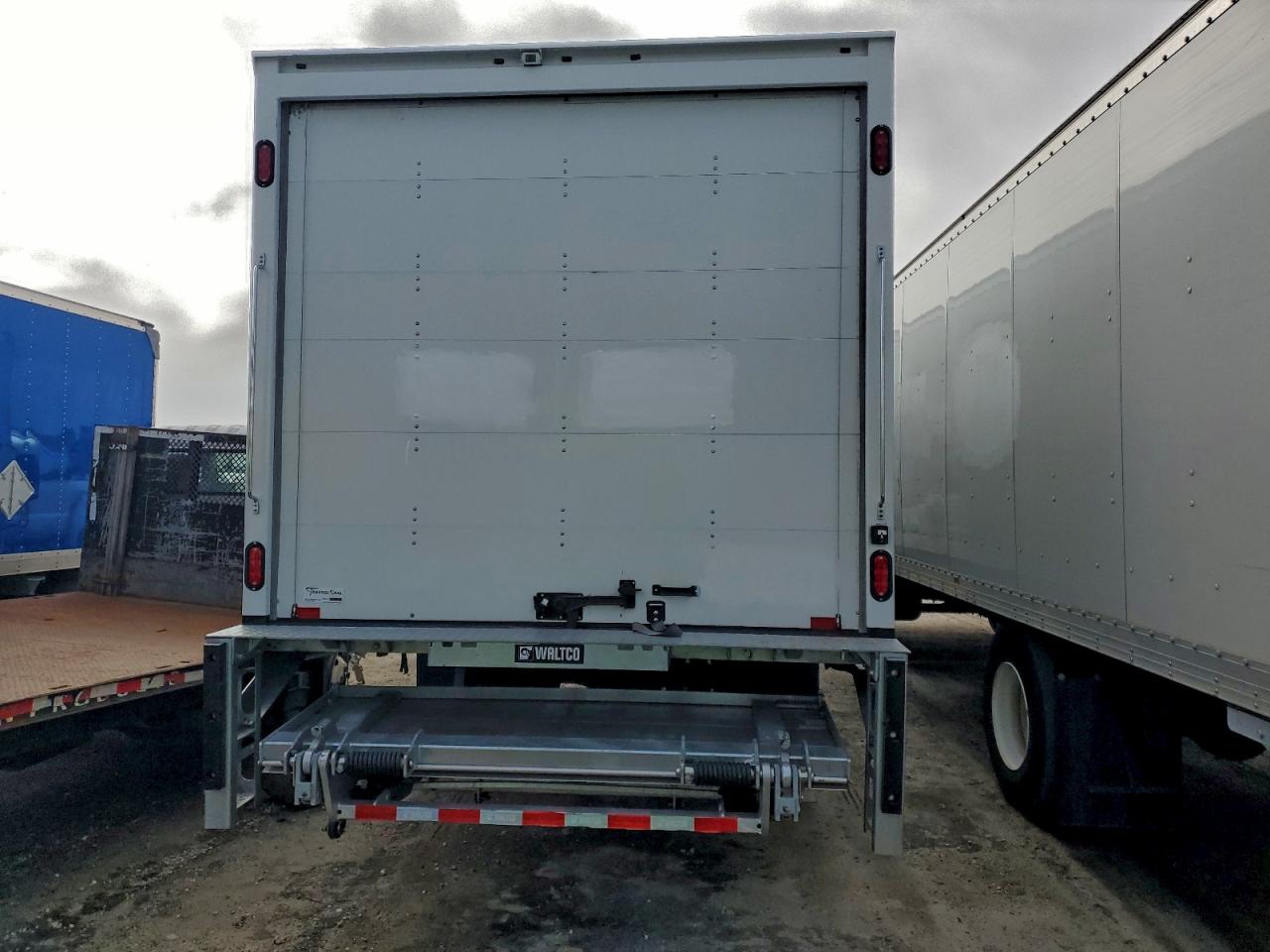 Ford F-650 Super Duty Image 5