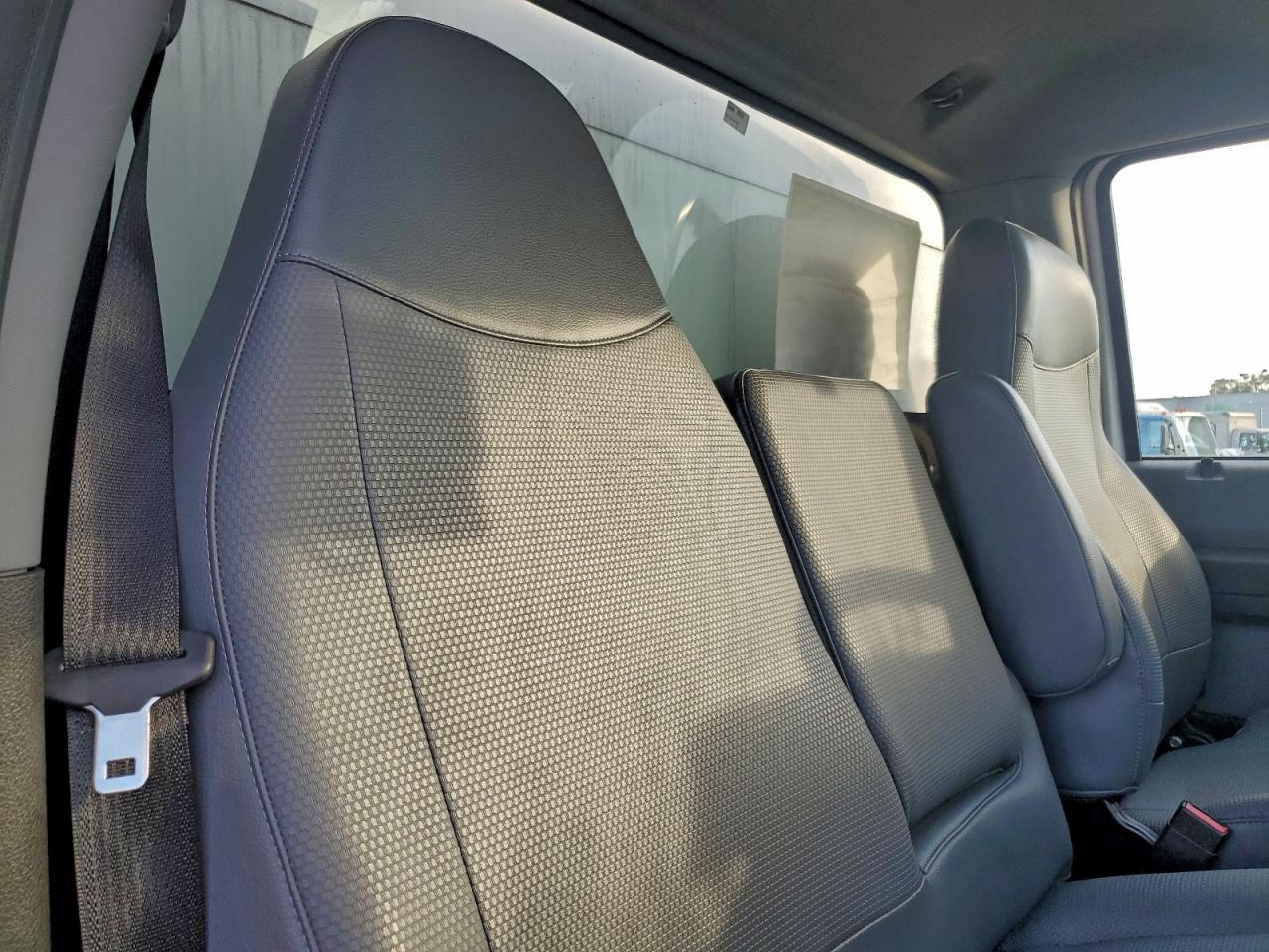 Ford F-650 Super Duty Image 13