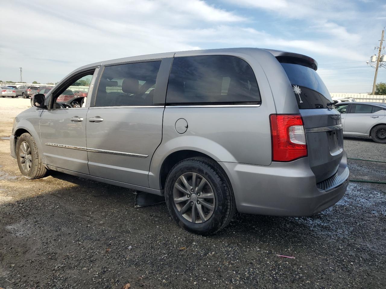 Chrysler Minivan S Image 13