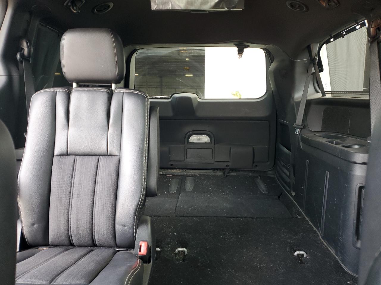 Chrysler Minivan S Image 7