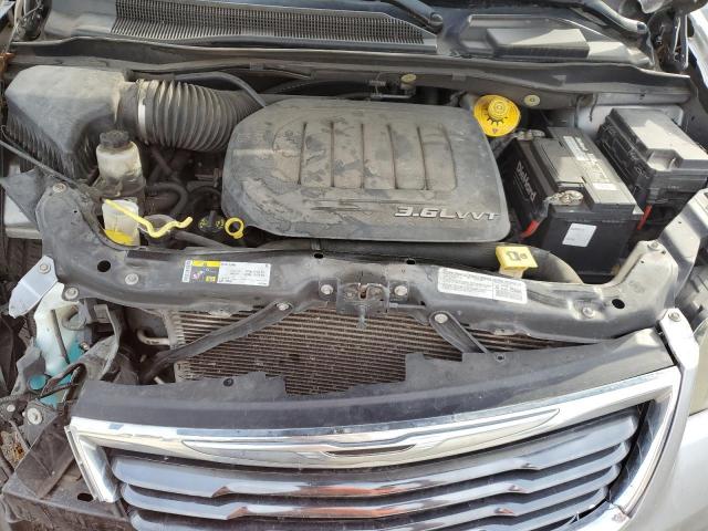 Chrysler Minivan S Image 6