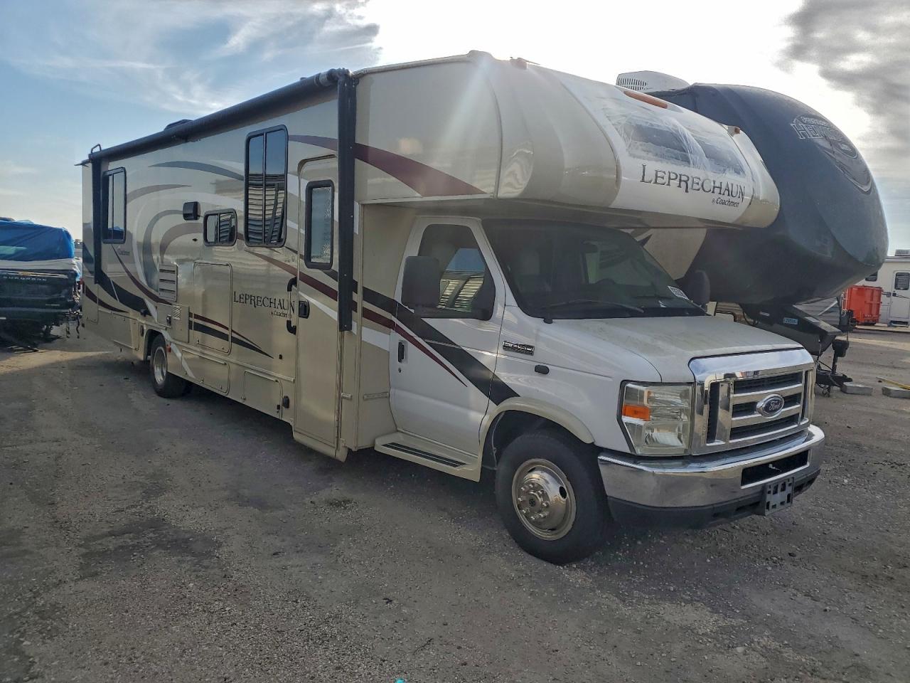 Ford Econoline E450 Super Duty Cutaway Van Image 1