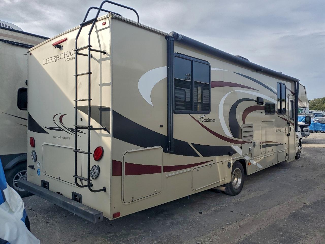 Ford Econoline E450 Super Duty Cutaway Van Image 9