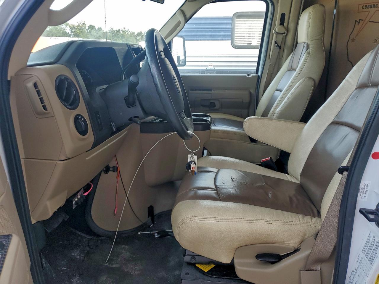 Ford Econoline E450 Super Duty Cutaway Van Image 2