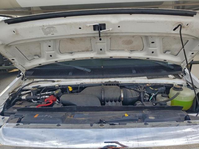 Ford Econoline E450 Super Duty Cutaway Van Image 10