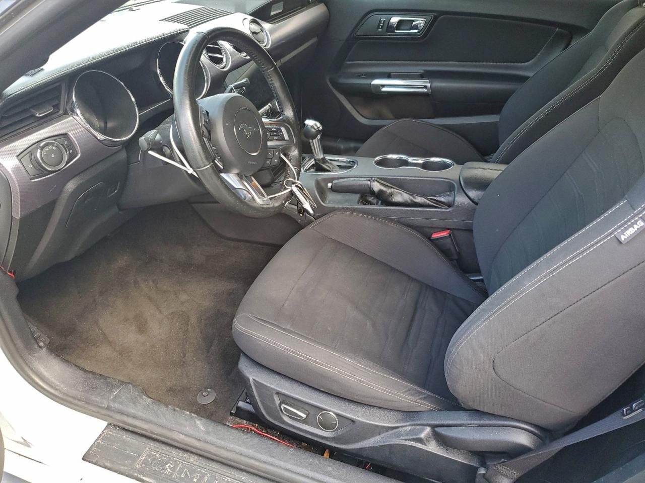 Ford Mustang Image 9