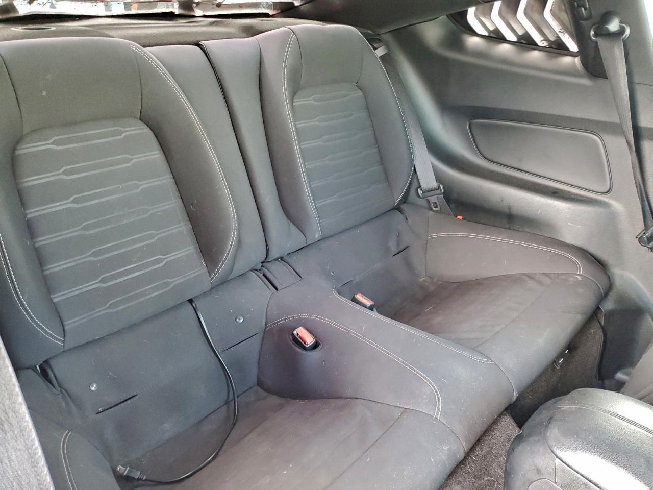 Ford Mustang Image 8