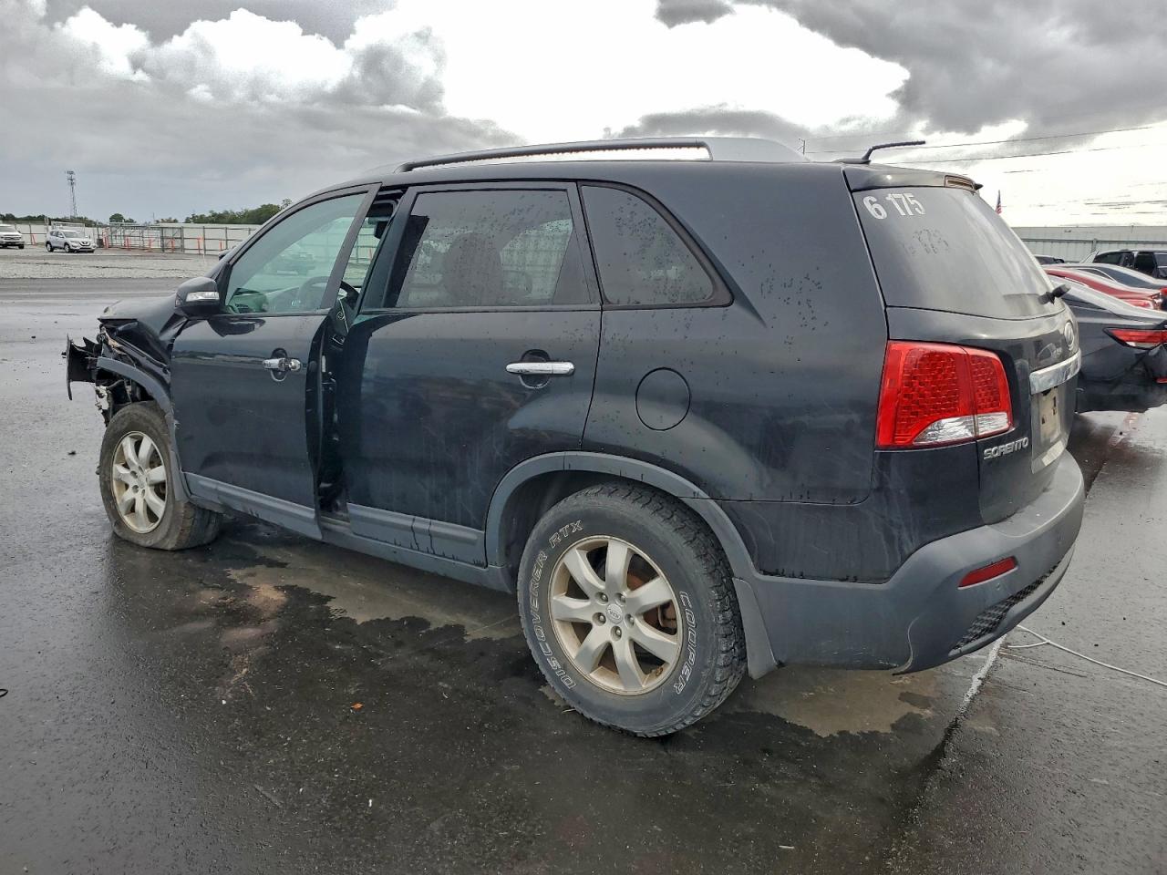 Kia Sorento Base Image 5