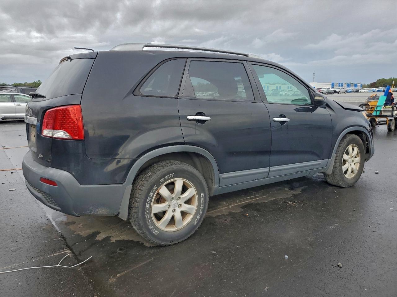 Kia Sorento Base Image 6