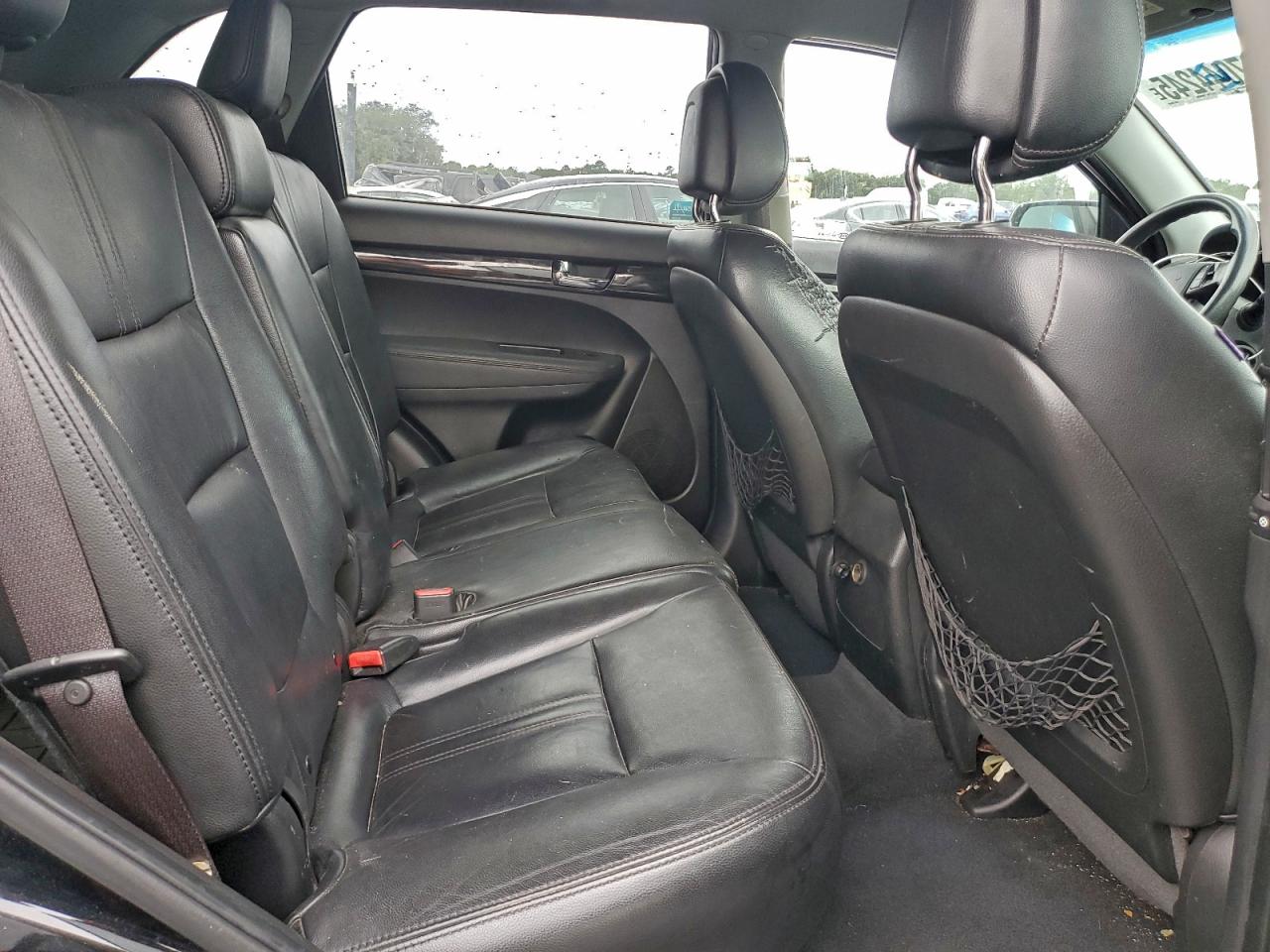 Kia Sorento Base Image 12