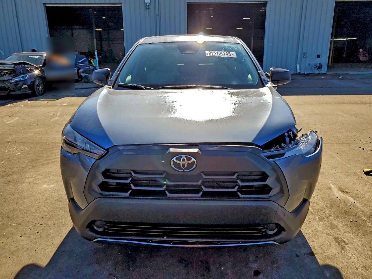 Toyota Corolla L Image 2