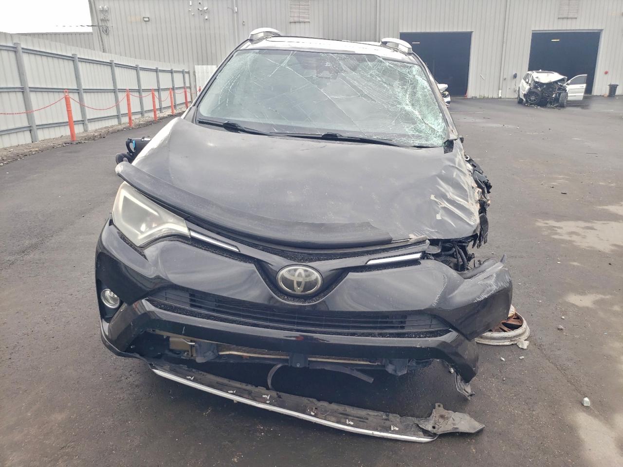 Toyota RAV4 Adventure Image 4