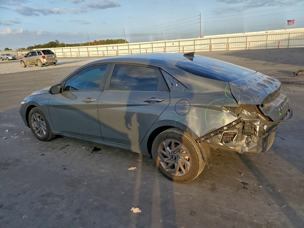 Hyundai ELANTRA Sel Image 3