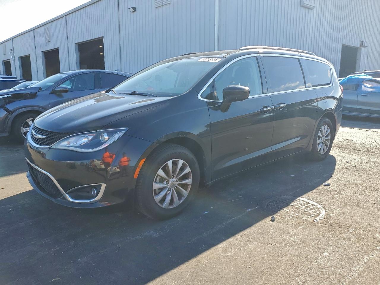 Chrysler Pacifica Touring Plus Image 1