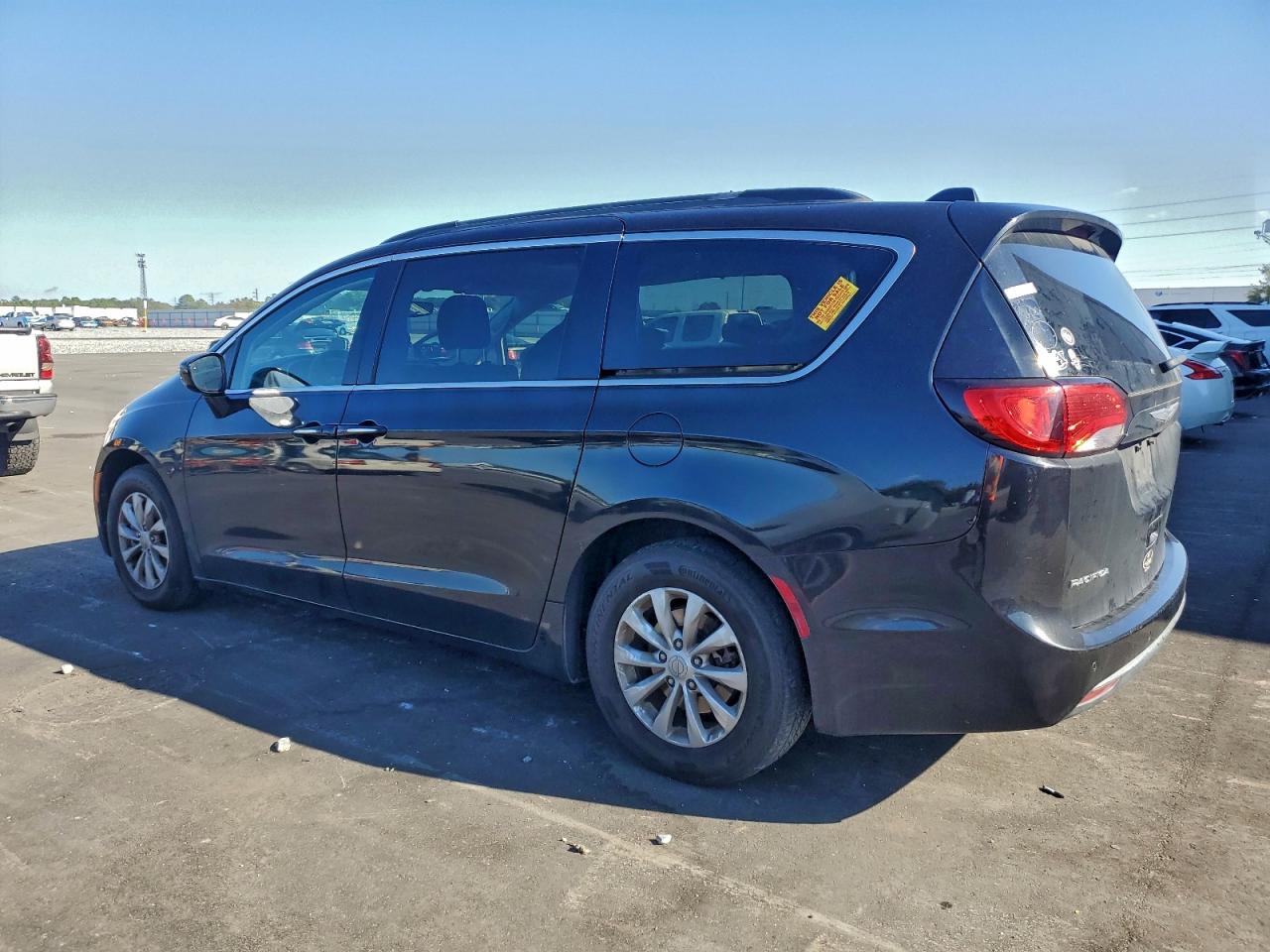 Chrysler Pacifica Touring Plus Image 2