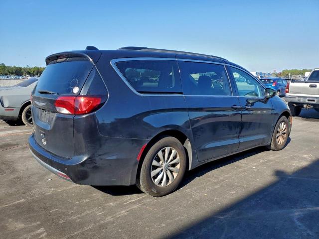 Chrysler Pacifica Touring Plus Image 10