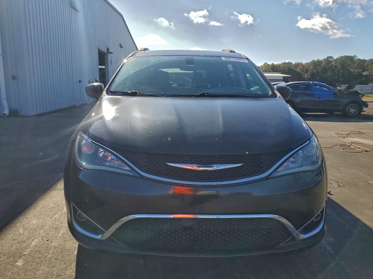 Chrysler Pacifica Touring Plus Image 9