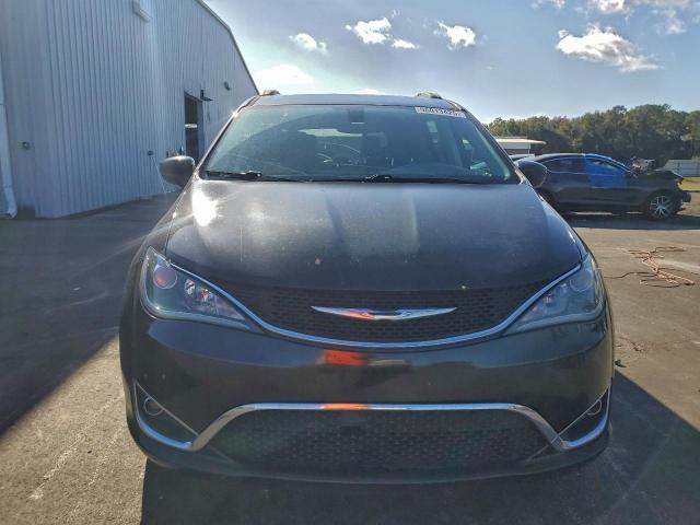 Chrysler Pacifica Touring Plus Image 9