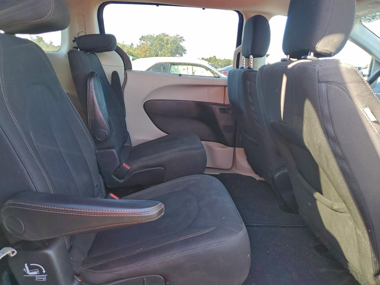 Chrysler Pacifica Touring Plus Image 13