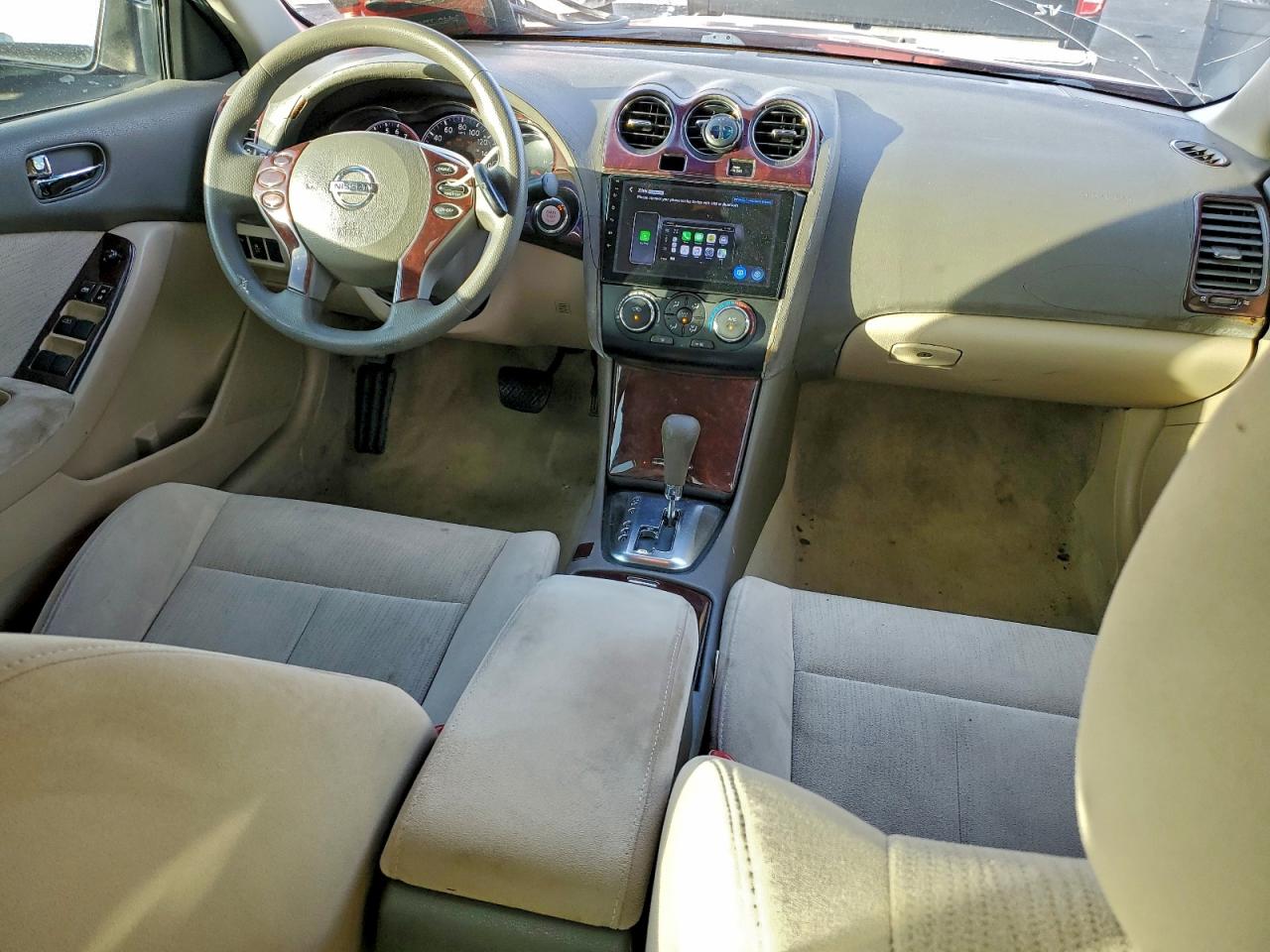 Nissan Altima Base Image 9