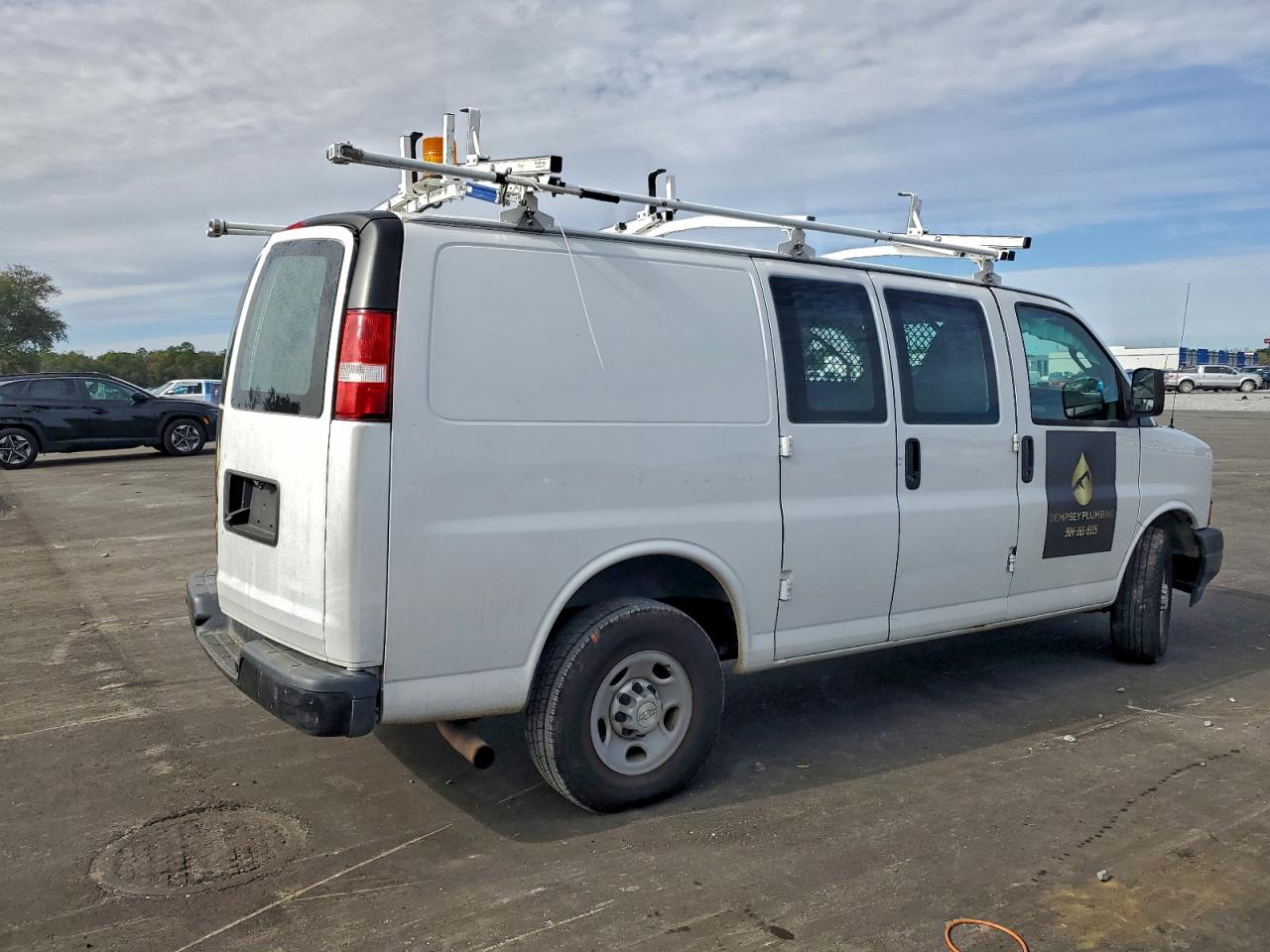 Chevrolet Express Image 13