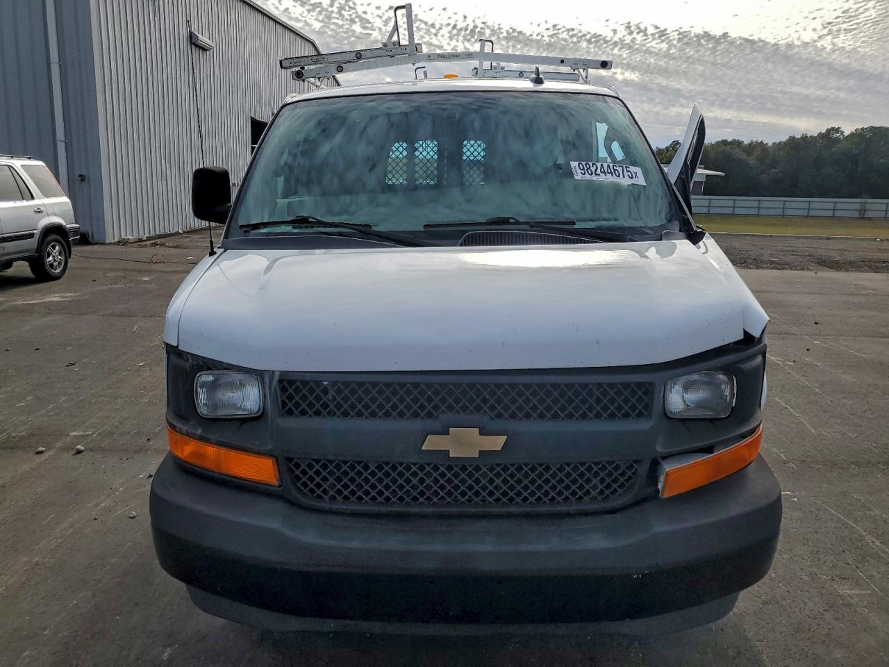 Chevrolet Express Image 14