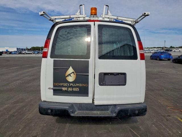 Chevrolet Express Image 4