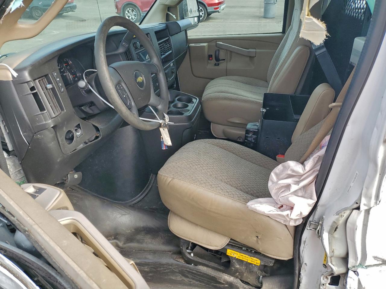 Chevrolet Express Image 5