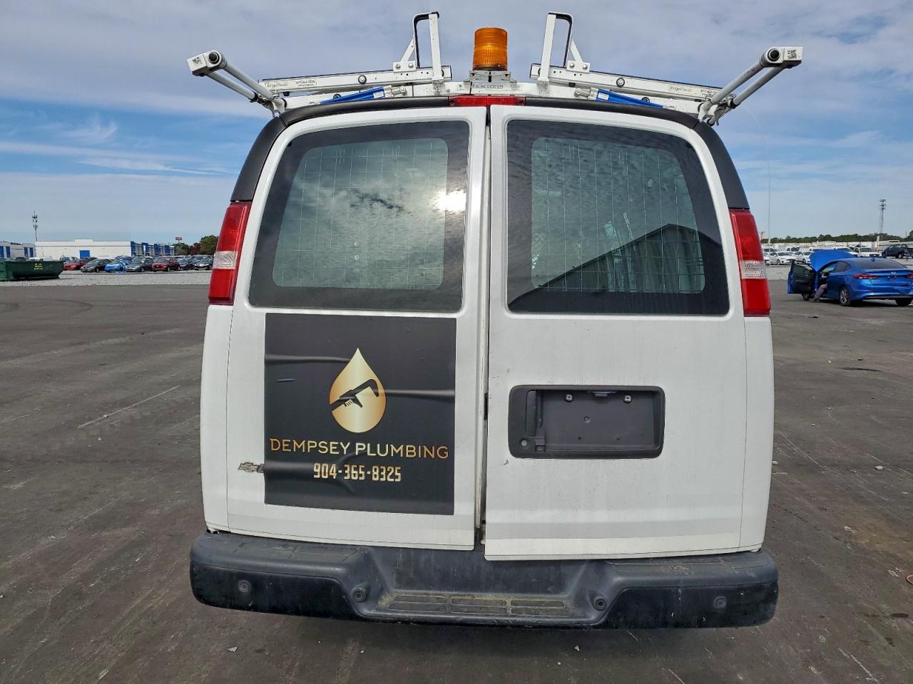 Chevrolet Express Image 3