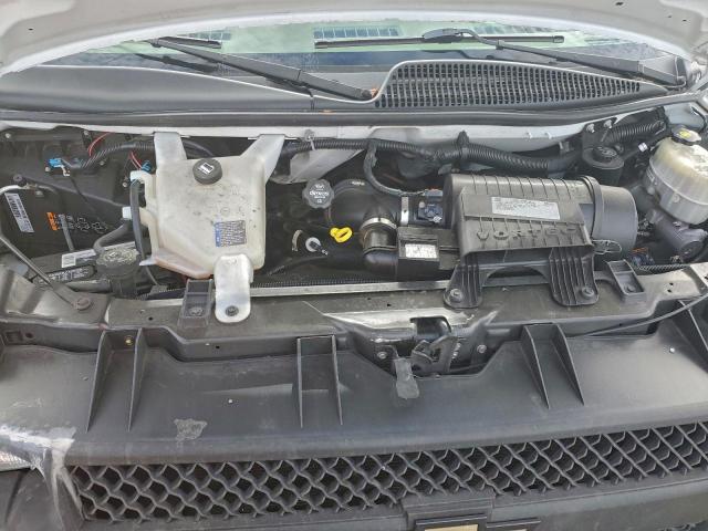 Chevrolet Express Image 10