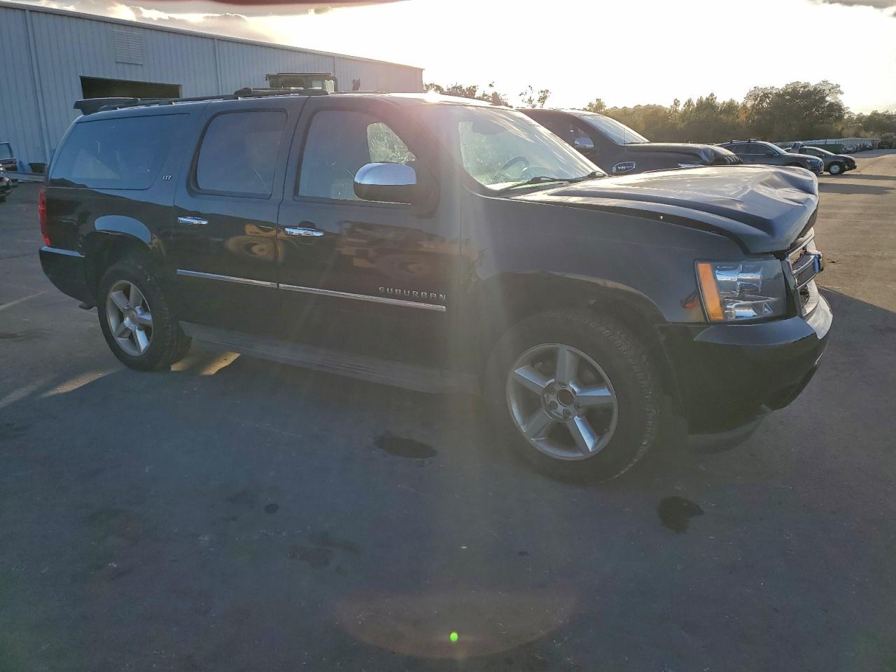 Chevrolet Suburban C1500 Ltz Image 7