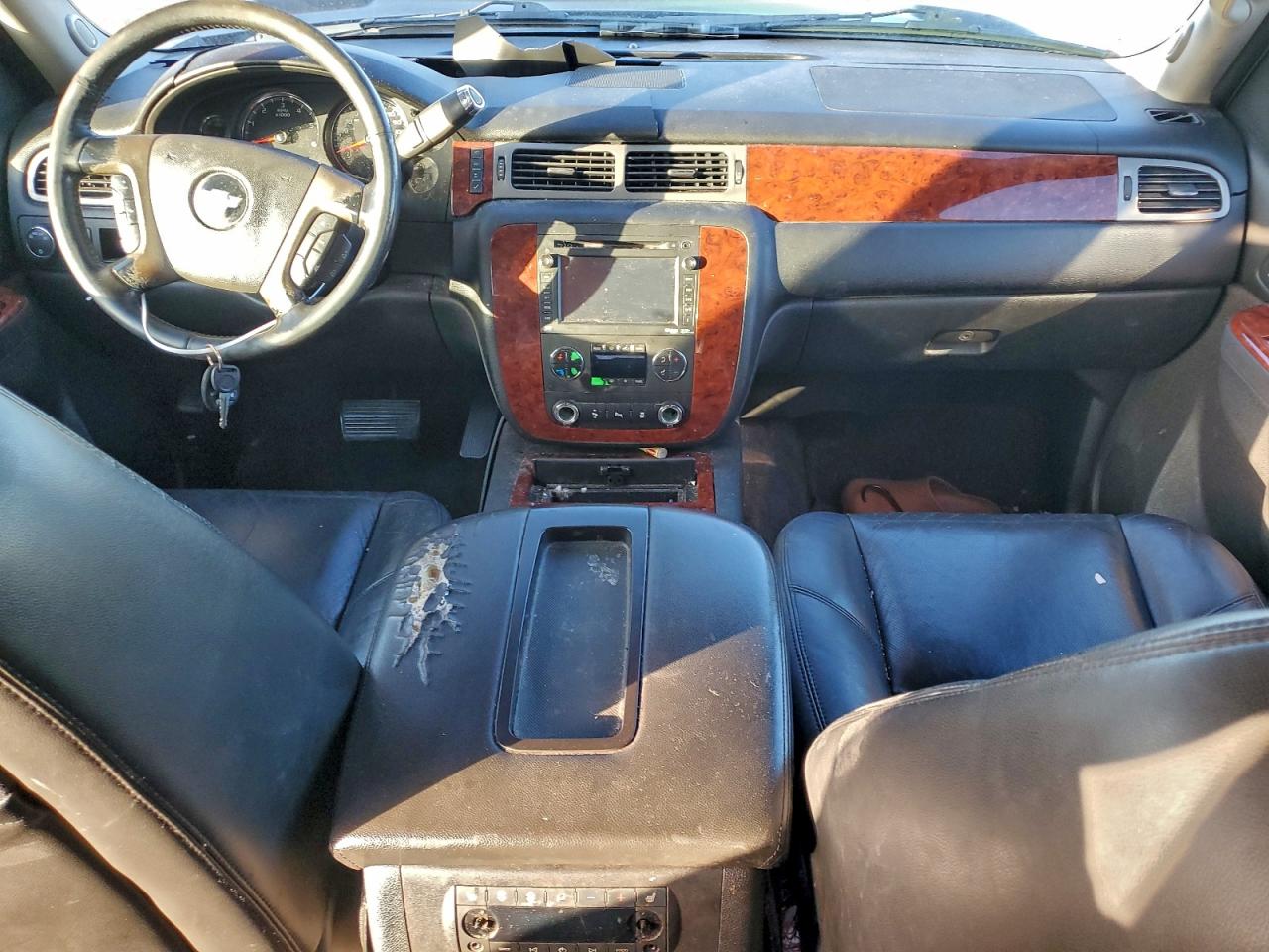 Chevrolet Suburban C1500 Ltz Image 10