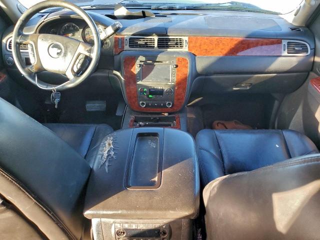 Chevrolet Suburban C1500 Ltz Image 10